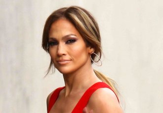 Pevka je priznala, da je seksala na letalu. V oddaji pa je tudi priznala, da je k njej domov smuknil moški, medtem ko so otroci spali.