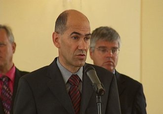 Premier Janša meni, da so odnosi med Slovenijo in Hrvaško načeloma dobri, na področju gospodarskega sodelovanja pa celo zelo dobri.