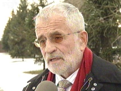 Peter Čeferin: Kdo verjame, da me je opazoval in spremljal naključni občan, ki je beležil, kdaj sem šel na WC, ki je beležil, kdaj sem stopil za šank, ki je beležil uro, kdaj sem se usedel za mizo pri dr. Poloni Selič?