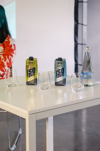 Gosti so prvič poskusili novi izotonični pijači Dana Isotonic v dveh okusih - citrus in tropic, ki jih že najdemo na trgovskih policah.